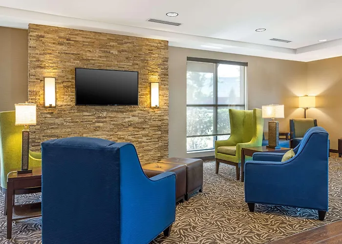 Comfort Inn & Suites At Crossplex Village